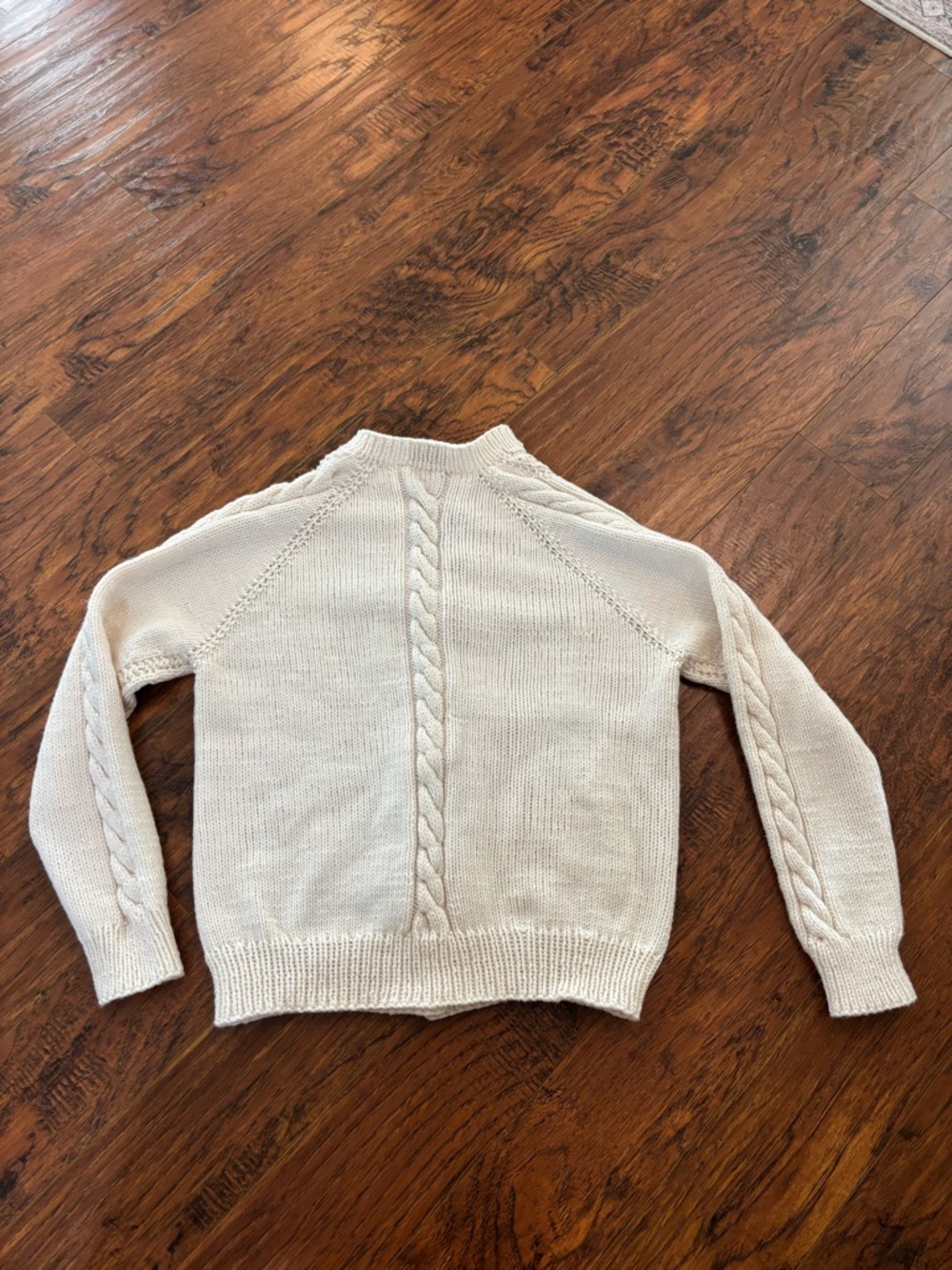 Vintage 1950’s hand knit Cable Knit Irish wool Cream Cardigan sweater size S - Picture 3 of 15